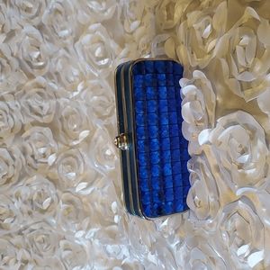Clutch blue .